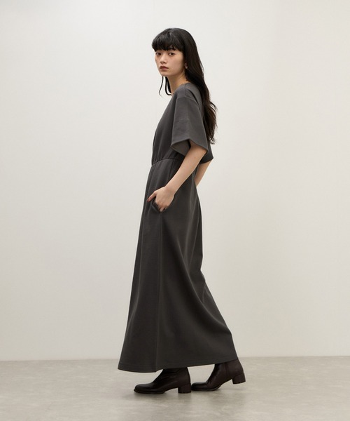 ADAM ET ROPE'(アダムエロペ)の「【WEB限定】アシンメトリータックワンピース(ワンピース・レディース・ブラック/ライトグレー/チャコールグレー・FREE)」の8枚目の写真