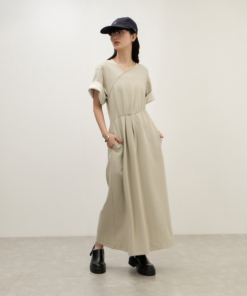 ADAM ET ROPE'(アダムエロペ)の「【WEB限定】アシンメトリータックワンピース(ワンピース・レディース・ブラック/ライトグレー/チャコールグレー・FREE)」の11枚目の写真