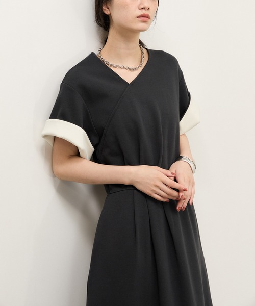 ADAM ET ROPE'(アダムエロペ)の「【WEB限定】アシンメトリータックワンピース(ワンピース・レディース・ブラック/ライトグレー/チャコールグレー・FREE)」の18枚目の写真