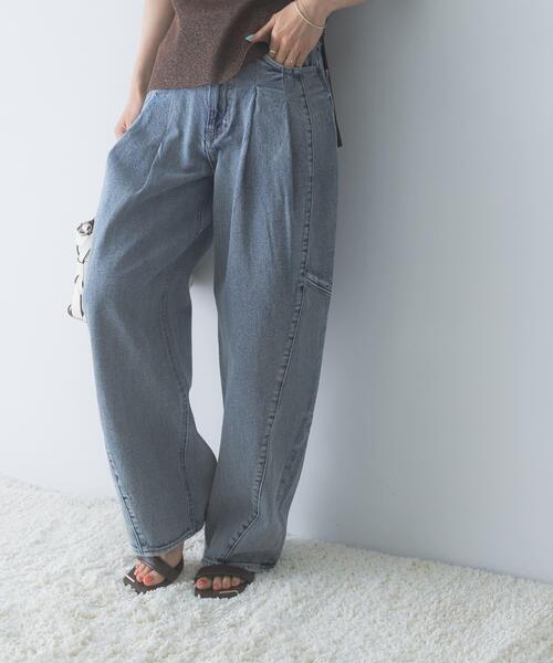 URBAN RESEARCH ROSSO WOMEN(アーバンリサーチ ロッソ)の「ELENDEEK PANEL TUK DENIM WIDE PANTS(その他パンツ・レディース・ライトブルー・2)」の2枚目の写真