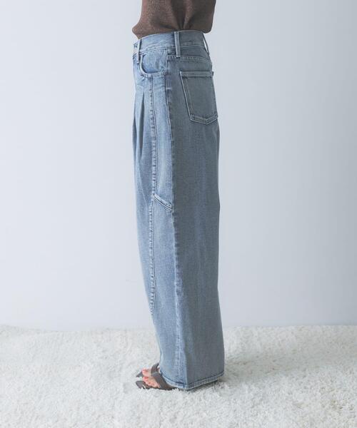 URBAN RESEARCH ROSSO WOMEN(アーバンリサーチ ロッソ)の「ELENDEEK PANEL TUK DENIM WIDE PANTS(その他パンツ・レディース・ライトブルー・2)」の7枚目の写真