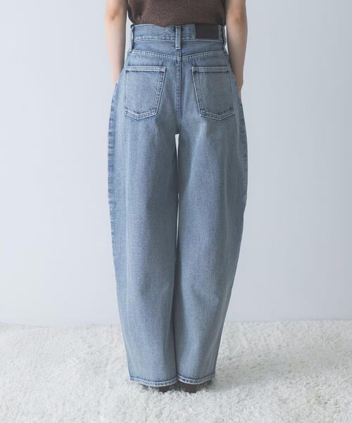 URBAN RESEARCH ROSSO WOMEN(アーバンリサーチ ロッソ)の「ELENDEEK PANEL TUK DENIM WIDE PANTS(その他パンツ・レディース・ライトブルー・2)」の8枚目の写真
