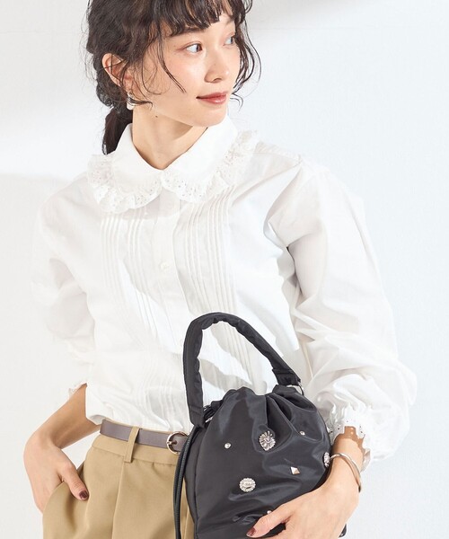 SHIPS Colors(シップス カラーズ)の「〈手洗い可能〉レースカラー ピンタック シャツ◇(Tシャツ/カットソー・レディース・オフホワイト/ライトブルー/ブラック・ONE SIZE)」の2枚目の写真