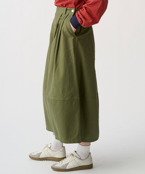DANTON(ダントン)の「Women's Back Satin Cocoon Skirt(スカート・レディース・オリーブ/ベージュ/ブラック・38/36)」の11枚目の写真