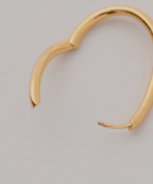 VERMEIL par iena(ヴェルメイユパーイエナ)の「JOSEPHINE STUDIO ジョセフィン・ストゥディオ Thorn Hoop Oval Plated(ピアス(両耳用)・レディース・ゴールド・FREE)」の6枚目の写真