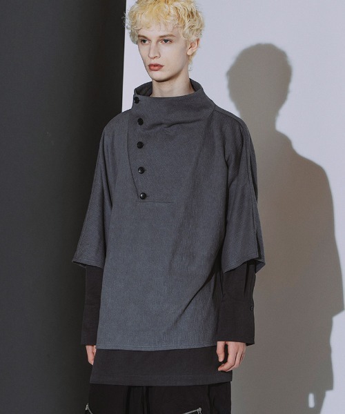 NO ID.(ノーアイディ)の「mlt5869- ランダムテレコドッキングオフタートルPO カットソー(459006-593T)(Tシャツ/カットソー・メンズ・グレー/ホワイト×ライトグレー/ブラック・ONE SIZE)」の1枚目の写真
