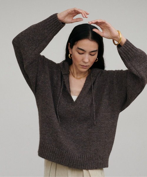 LARUTA（ラルータ）の「【LARUTA】［WEB限定］モヘアフード付きスキッパープルオーバー（ニット/セーター・レディース・チャコールグレー/ブラウン/レッド・FREE）」の9枚目の写真