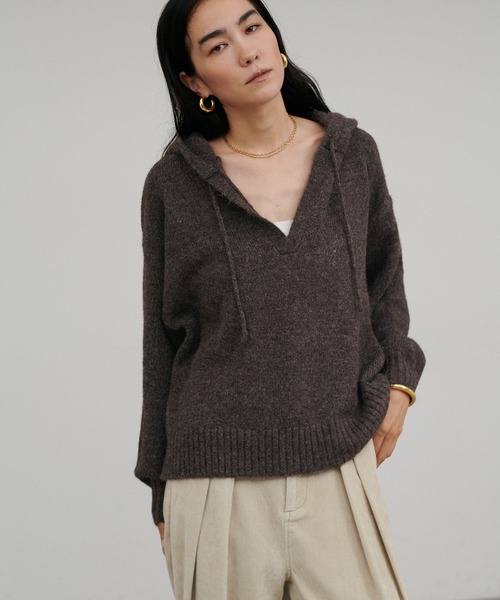 LARUTA（ラルータ）の「【LARUTA】［WEB限定］モヘアフード付きスキッパープルオーバー（ニット/セーター・レディース・チャコールグレー/ブラウン/レッド・FREE）」の10枚目の写真