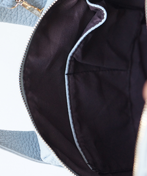 laboratory work（ラボラトリーワーク）の「シボ革ハンドバック（ハンドバッグ・レディース・アイボリー/サックスブルー/ネイビー/オフホワイト・フリー）」の18枚目の写真