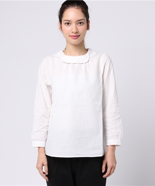 POU DOU DOU（プードゥドゥ）の「スカラップカラーブラウス（シャツ/ブラウス・レディース・ブラック/オフホワイト/ネイビー・3）」の4枚目の写真