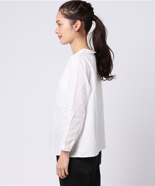 POU DOU DOU（プードゥドゥ）の「スカラップカラーブラウス（シャツ/ブラウス・レディース・ブラック/オフホワイト/ネイビー・3）」の5枚目の写真