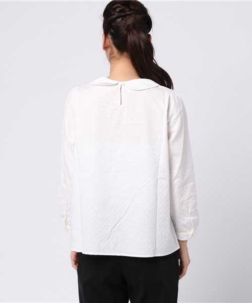 POU DOU DOU（プードゥドゥ）の「スカラップカラーブラウス（シャツ/ブラウス・レディース・ブラック/オフホワイト/ネイビー・3）」の6枚目の写真