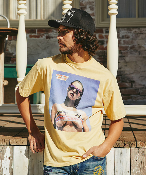 HYSTERIC GLAMOUR（ヒステリックグラマー）の「TR-CA DREAMIN’-RE プリント Tシャツ（Tシャツ/カットソー・メンズ・ホワイト/ブラック/イエロー・X-SMALL/SMALL/MEDIUM/LARGE）」の3枚目の写真