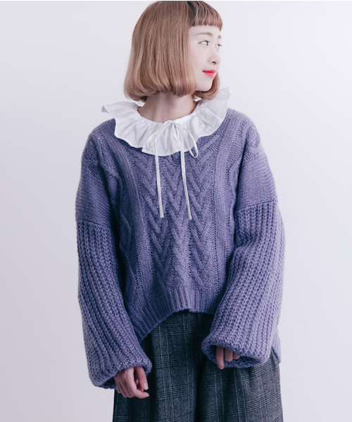 MERLOT（メルロー）の「Vネックケーブルニットセーター0063z（ニット/セーター・レディース・ブラック/パープル/レッド/アイボリー/マスタード・FREE）」の3枚目の写真