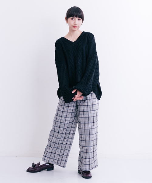 MERLOT（メルロー）の「Vネックケーブルニットセーター0063z（ニット/セーター・レディース・ブラック/パープル/レッド/アイボリー/マスタード・FREE）」の19枚目の写真