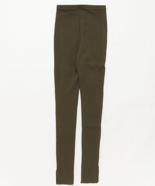 SHIPS（シップス）の「サイドスリットレギンスパンツ◇（レギンス/スパッツ・レディース・ブラック/オリーブ/ベージュ/グレー・ONE SIZE）」の4枚目の写真