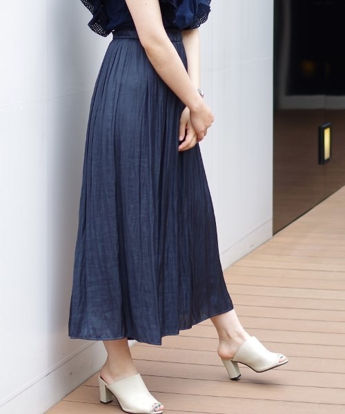NARACAMICIE(ナラカミーチェ)の「ウエッティサテンギャザーガウチョパンツ(その他パンツ・レディース・カーキ/ブルー/ボルドー・MEDIUM)」の17枚目の写真