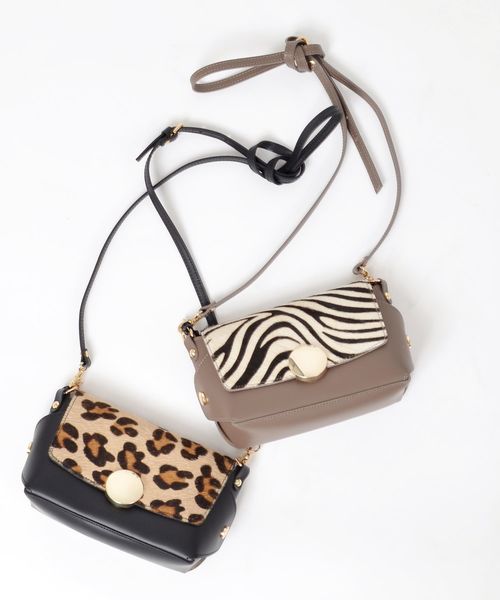 SHIPS（シップス）の「Carol J:ラウンドバックルコンビショルダー◇（ショルダーバッグ・レディース・ブラック/キャメル・ONE SIZE）」の9枚目の写真