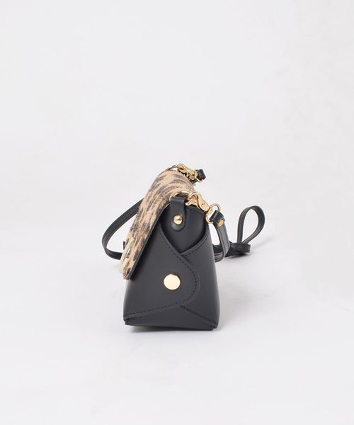 SHIPS（シップス）の「Carol J:ラウンドバックルコンビショルダー◇（ショルダーバッグ・レディース・ブラック/キャメル・ONE SIZE）」の11枚目の写真