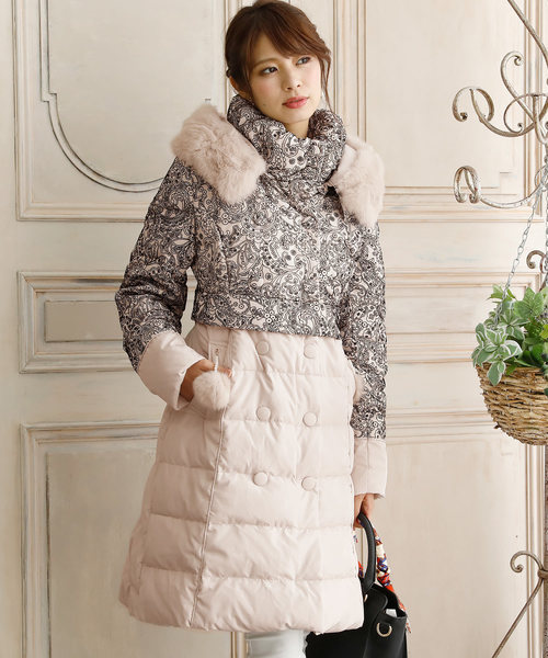 ElegChic(エレグシック)の「ペイズリーエンブロイダリーフード ロング ダウンコート 結婚式対応(ダウンジャケット/コート・レディース・ブラック/ベージュ/ピンクベージュ・M/L)」の4枚目の写真