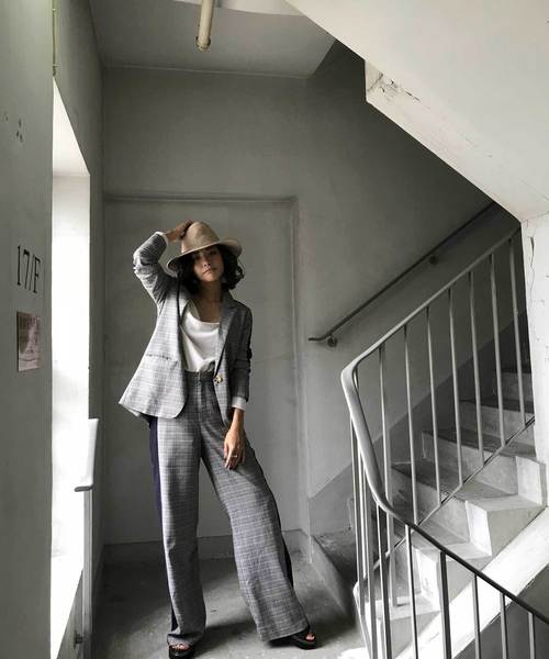 CIEL'AIR（シエルエアー）の「【CIEL'AIR/シエルエアー】オフショルダービッグシルエットトップス（Tシャツ/カットソー・レディース・ブラック/ベージュ/ワイン・FREE）」の19枚目の写真