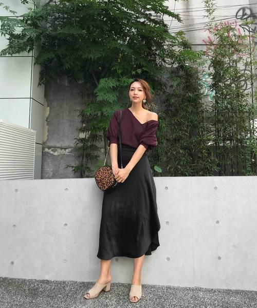 CIEL'AIR（シエルエアー）の「【CIEL'AIR/シエルエアー】オフショルダービッグシルエットトップス（Tシャツ/カットソー・レディース・ブラック/ベージュ/ワイン・FREE）」の13枚目の写真