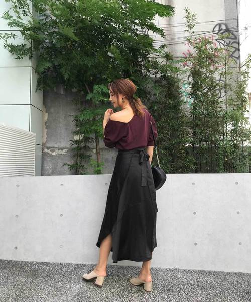 CIEL'AIR（シエルエアー）の「【CIEL'AIR/シエルエアー】オフショルダービッグシルエットトップス（Tシャツ/カットソー・レディース・ブラック/ベージュ/ワイン・FREE）」の21枚目の写真