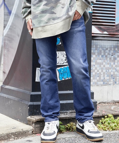 MONO-MART（モノマート）の「スーパーストレッチテーパードスキニーデニムパンツ（デニムパンツ・メンズ・ライトブルー/ブラック/ブルー/ダークインディゴブルー/ブラック系その他/ライトインディゴブルー/ブルー系その他/ワンウォッシュ/ブルー系その他3・S/M/L/XL）」の5枚目の写真