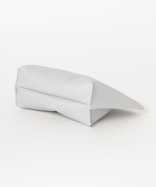 HIGHTIDE（ハイタイド）の「Grains de sable サーブル ファスナーポーチ M（ポーチ・レディース・グレー/ネイビー/キャメル・FREE）」の5枚目の写真