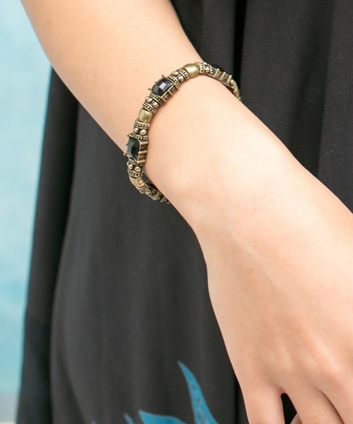 チャイハネ(チャイハネ)の「【チャイハネ】エスニックメタルバングル風ブレスレット(バングル/リストバンド・メンズ・ブラック/イエロー/グリーン・FREE)」の8枚目の写真