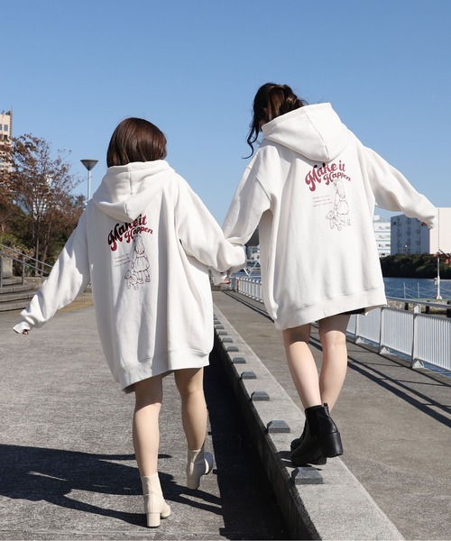 PairPair(ペアペア)の「バックプリントBIGフーディー(パーカー・レディース・ブルー/アイボリー/モカ/ラベンダー/ホワイト系その他/スミクロ・FREE)」の7枚目の写真