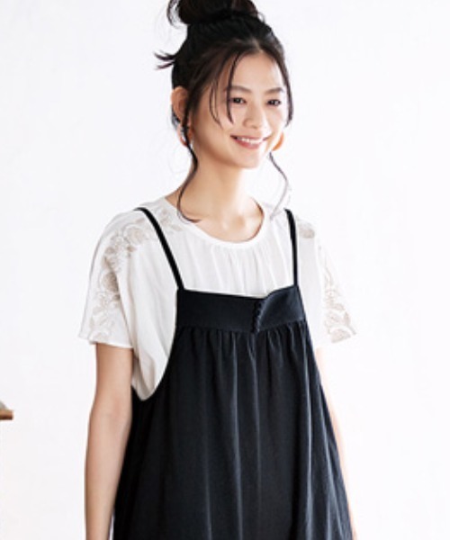 GeeRA(ジーラ)の「麻入りポンチョ風刺しゅうブラウス(シャツ/ブラウス・レディース・ネイビー/オフホワイト・XX-LARGE/LARGE/X-LARGE/MEDIUM)」の1枚目の写真