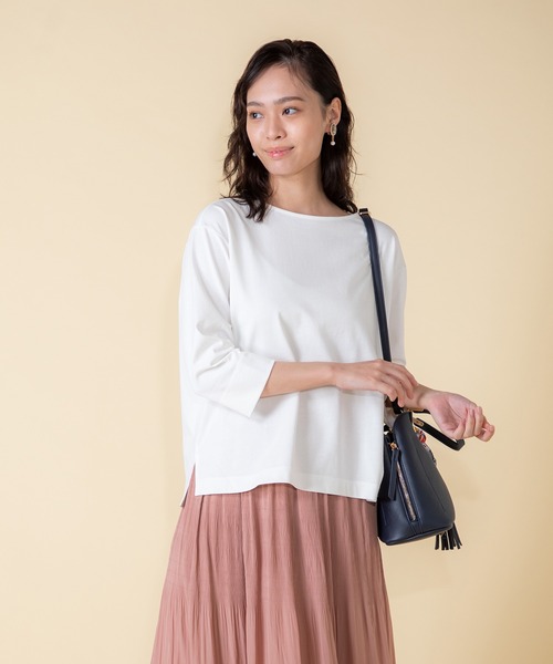 Petit Honfleur(プチオンフルール)の「オーガニックコットンボートネックTシャツ(Tシャツ/カットソー・レディース・ベージュ/ブルー/ピンク/グリーン/チャコールグレー/ホワイト・M/L)」の2枚目の写真