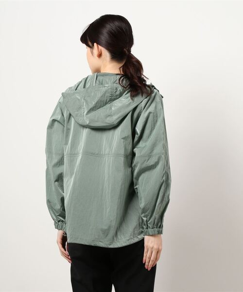SIPULI（シプリ）の「Crushed Nylon Shell フーデッドブルゾン（ブルゾン・レディース・ライトグリーン/ベージュ・3/2）」の9枚目の写真