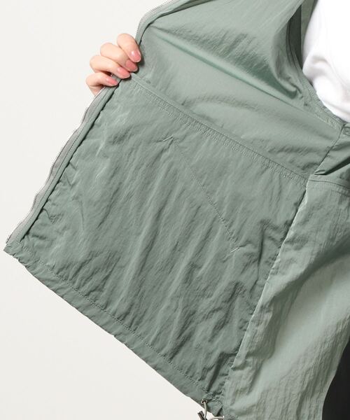 SIPULI（シプリ）の「Crushed Nylon Shell フーデッドブルゾン（ブルゾン・レディース・ライトグリーン/ベージュ・3/2）」の20枚目の写真