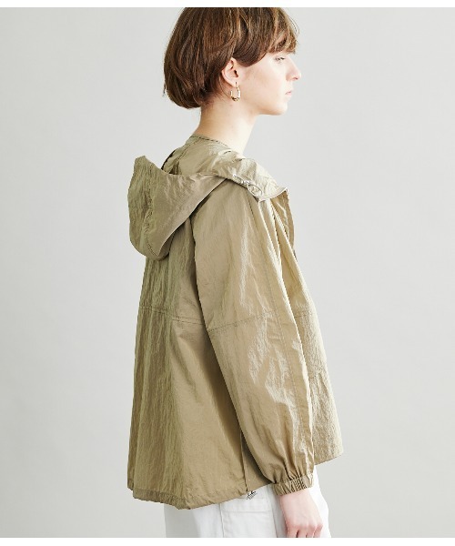 SIPULI（シプリ）の「Crushed Nylon Shell フーデッドブルゾン（ブルゾン・レディース・ライトグリーン/ベージュ・3/2）」の14枚目の写真
