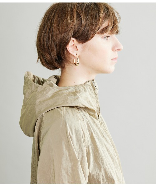 SIPULI（シプリ）の「Crushed Nylon Shell フーデッドブルゾン（ブルゾン・レディース・ライトグリーン/ベージュ・3/2）」の3枚目の写真