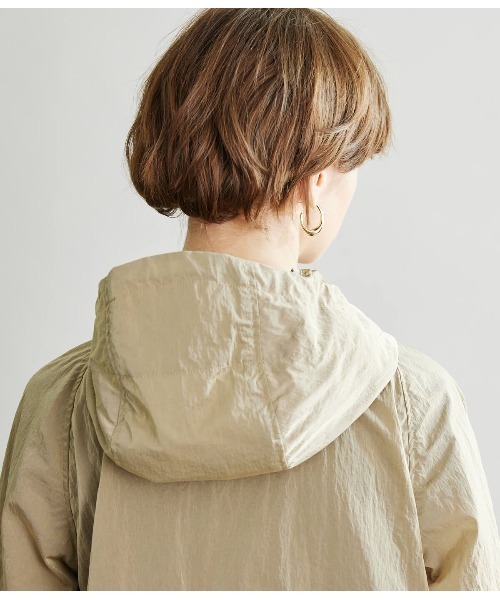 SIPULI（シプリ）の「Crushed Nylon Shell フーデッドブルゾン（ブルゾン・レディース・ライトグリーン/ベージュ・3/2）」の16枚目の写真