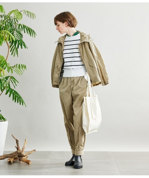 SIPULI（シプリ）の「Crushed Nylon Shell フーデッドブルゾン（ブルゾン・レディース・ライトグリーン/ベージュ・3/2）」の6枚目の写真