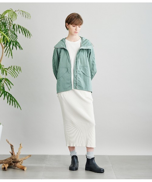 SIPULI（シプリ）の「Crushed Nylon Shell フーデッドブルゾン（ブルゾン・レディース・ライトグリーン/ベージュ・3/2）」の4枚目の写真