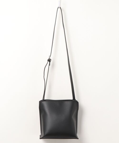 ALTROSE（アルトローズ）の「［ALTROSE/アルトローズ］ティルザ スクエア ミニショルダーバッグ（ショルダーバッグ・レディース・ベージュ/ブラック/イエロー/キャメル/アイボリー・FREE）」の3枚目の写真