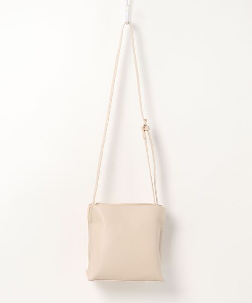 ALTROSE（アルトローズ）の「［ALTROSE/アルトローズ］ティルザ スクエア ミニショルダーバッグ（ショルダーバッグ・レディース・ベージュ/ブラック/イエロー/キャメル/アイボリー・FREE）」の6枚目の写真