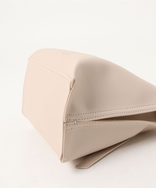 ALTROSE（アルトローズ）の「［ALTROSE/アルトローズ］ティルザ スクエア ミニショルダーバッグ（ショルダーバッグ・レディース・ベージュ/ブラック/イエロー/キャメル/アイボリー・FREE）」の7枚目の写真