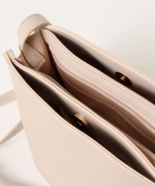 ALTROSE（アルトローズ）の「［ALTROSE/アルトローズ］ティルザ スクエア ミニショルダーバッグ（ショルダーバッグ・レディース・ベージュ/ブラック/イエロー/キャメル/アイボリー・FREE）」の9枚目の写真