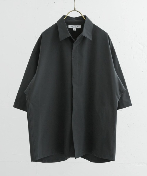 URBAN RESEARCH(アーバンリサーチ)の「SolotexFlyfronts SHORT-SLEEVE SHIRTS(シャツ/ブラウス・メンズ・ブラウン系その他/ブラック/グレー系その他・MEDIUM/LARGE)」の2枚目の写真