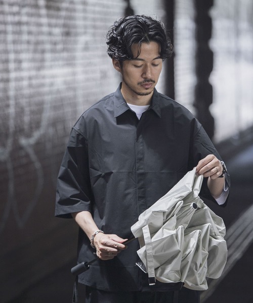URBAN RESEARCH(アーバンリサーチ)の「SolotexFlyfronts SHORT-SLEEVE SHIRTS(シャツ/ブラウス・メンズ・ブラウン系その他/ブラック/グレー系その他・MEDIUM/LARGE)」の6枚目の写真