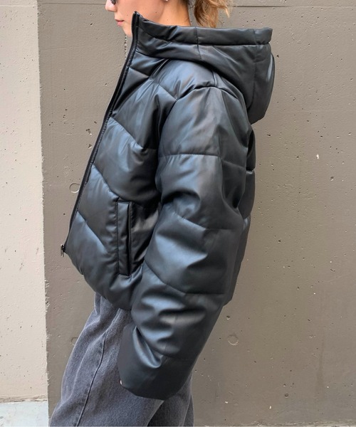 RASVOA(ラスボア)の「レザーフェイクダウンジャケット(ダウンジャケット/コート・レディース・ブラック・FREE)」の4枚目の写真