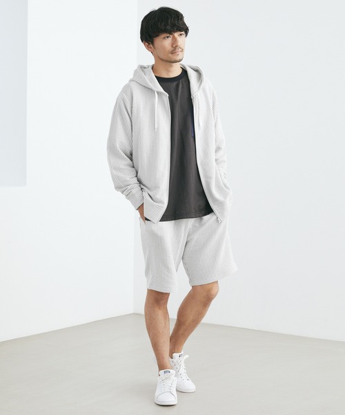 Loungewear tokyo(ラウンジウェアトウキョウ)の「【ラウンジウェアセットアップ】リラックス カットサッカー地 ジップアップパーカー×イージーショートパンツ ワンマイルウェア(ルームウェア/パジャマ・メンズ・ブラック/ネイビー/ホワイト系その他/グレー系その他/ホワイト系その他2・M/L/XL)」の2枚目の写真