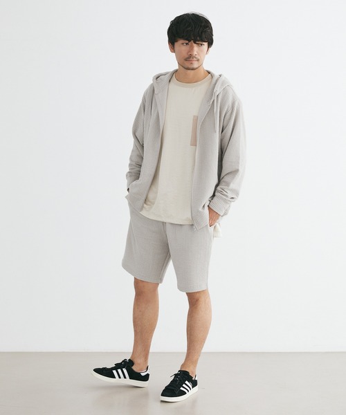 Loungewear tokyo(ラウンジウェアトウキョウ)の「【ラウンジウェアセットアップ】リラックス カットサッカー地 ジップアップパーカー×イージーショートパンツ ワンマイルウェア(ルームウェア/パジャマ・メンズ・ブラック/ネイビー/ホワイト系その他/グレー系その他/ホワイト系その他2・M/L/XL)」の4枚目の写真