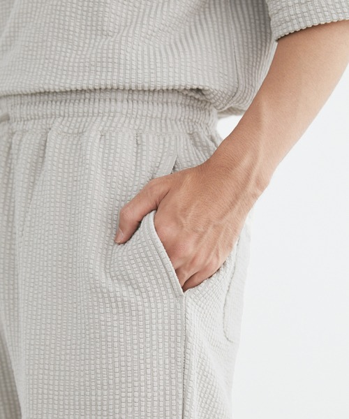 Loungewear tokyo(ラウンジウェアトウキョウ)の「【ラウンジウェアセットアップ】リラックス カットサッカー地 ジップアップパーカー×イージーショートパンツ ワンマイルウェア(ルームウェア/パジャマ・メンズ・ブラック/ネイビー/ホワイト系その他/グレー系その他/ホワイト系その他2・M/L/XL)」の19枚目の写真